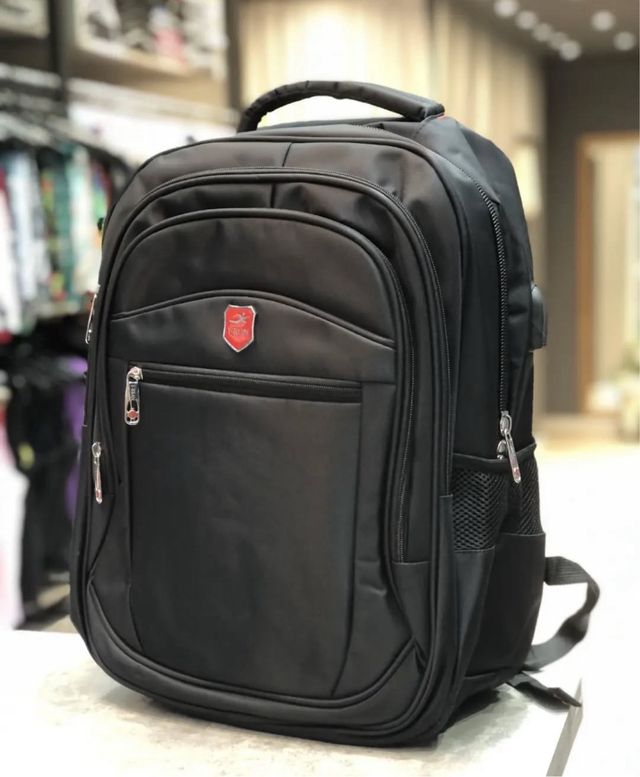 Mochila I RUN negra con USB