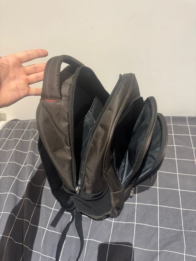 Mochila I RUN negra con USB