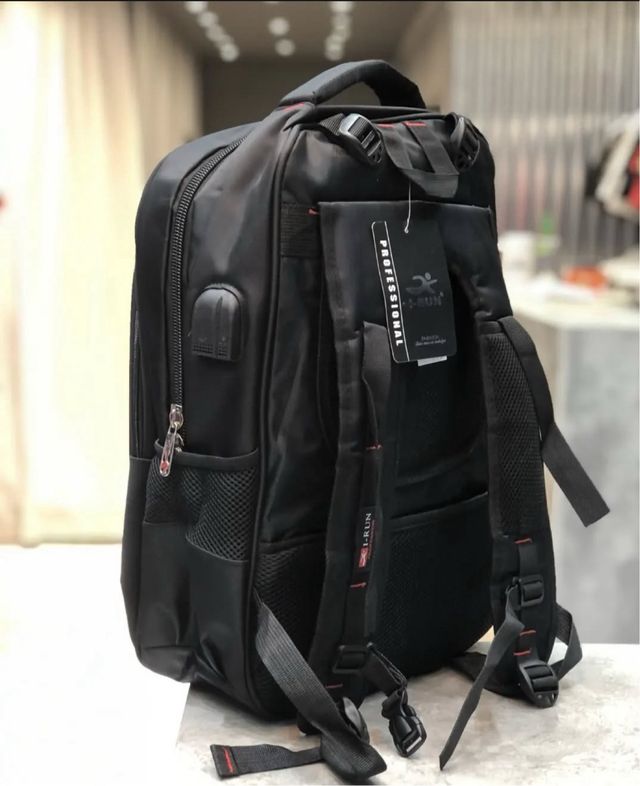 Mochila I RUN negra con USB