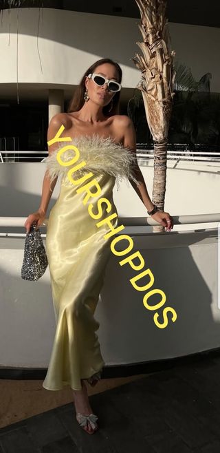 Vestido midi satinado plumas