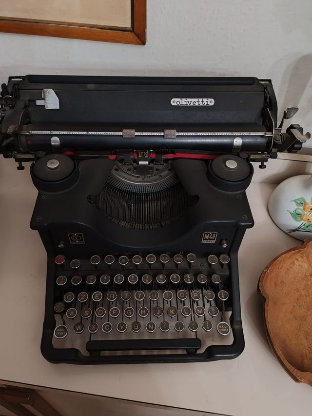 Macchina da scrivere Olivetti M40