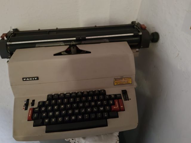 Macchina da scrivere Facit