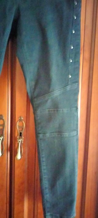Jeans Zara negros c/tachas