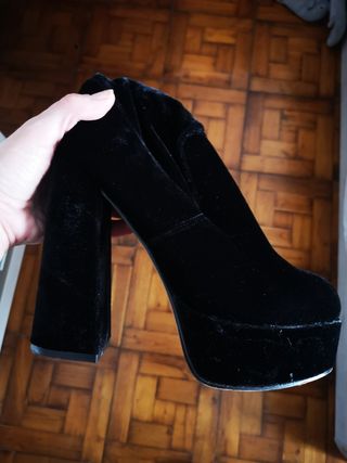 Botas altas negras terciopelo