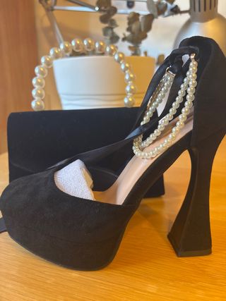 Zapatos y bolso fiesta negros perlitas
