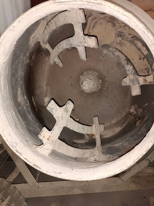 Hormigonera grande usada