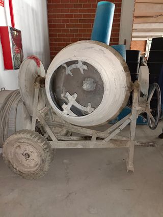 Hormigonera grande usada
