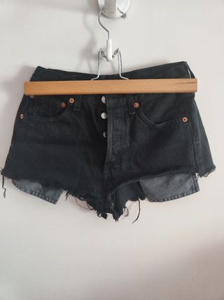 Shorts L'evis negros rotos