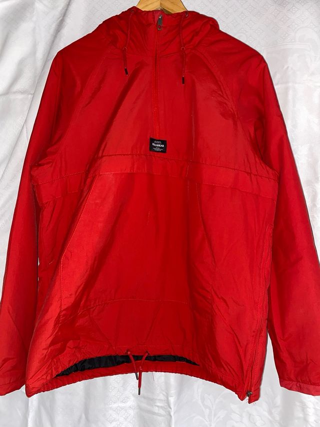 Cazadora Pull & Bear roja