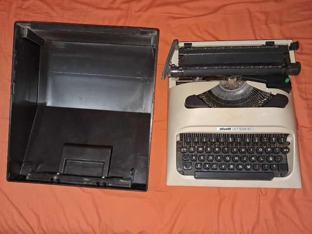 Olivetti Lettera 10 - Máquina de escribir