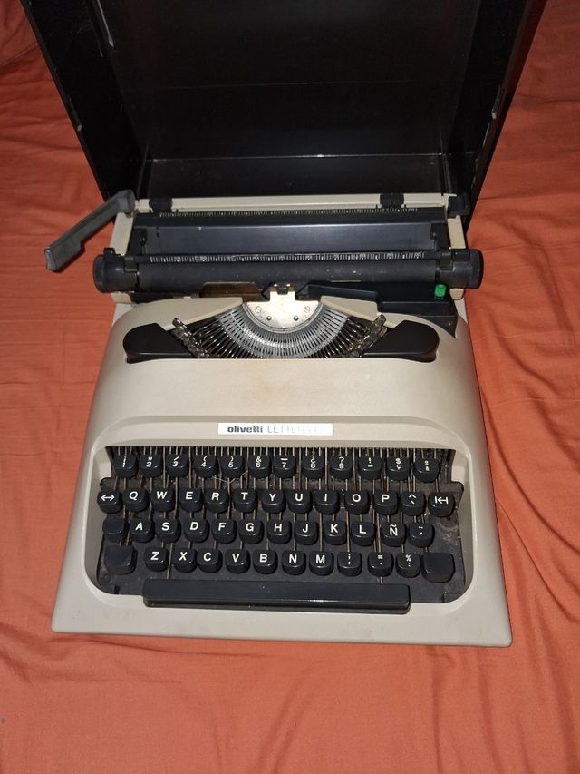 Olivetti Lettera 10 - Máquina de escribir
