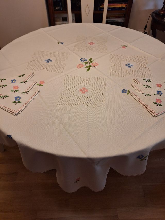 Mantel hilo bordado + 6 servilletas