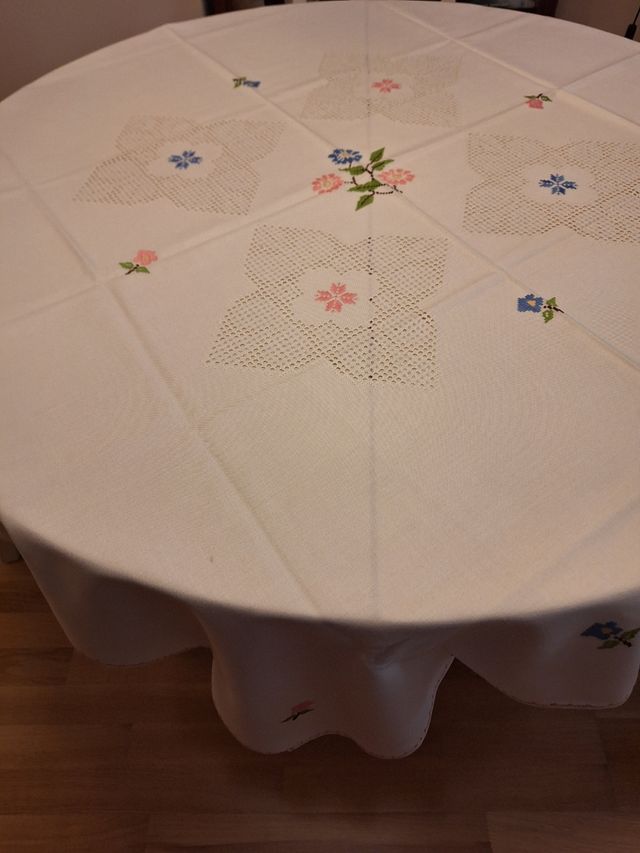 Mantel hilo bordado + 6 servilletas