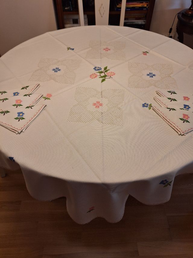 Mantel hilo bordado + 6 servilletas