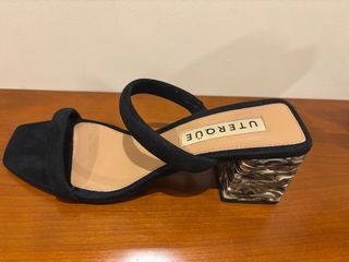 Sandalias UTERQÜE negras tacón