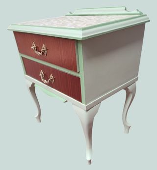 Mesa auxiliar "COLECCIONA MOMENTOS" restaurada