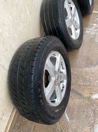 4 Llantas FOX con neumáticos