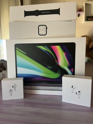 Apple MacBook Pro + Watch + AirPods