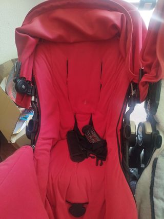 Auto gemella beve rosso