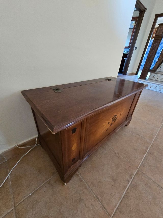 ARCA DE MADERA CON MARQUETERÍA ☎️683469031☎️