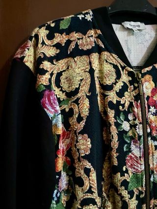 BOMBER FINO PRECIOSO ESTILO VERSACE
