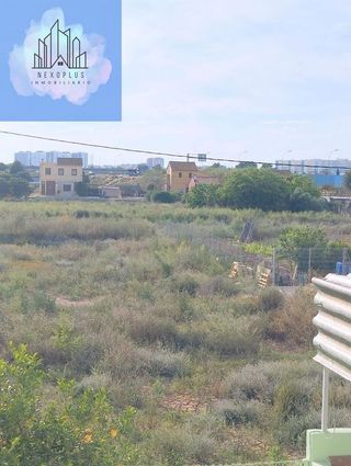 Terreno en venta en El Castellar-L´Oliveral en Valencia
