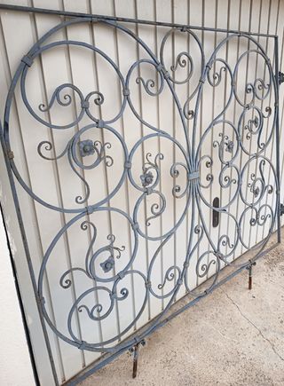 Reja ventana metal negro