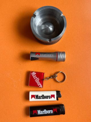 Reloj Marlboro y merchandisg vintage