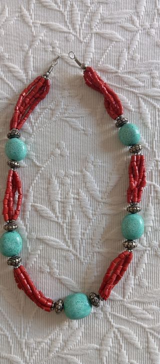 Collar turquesa y coral