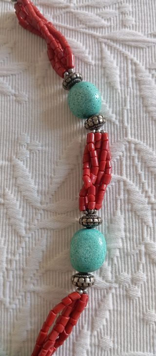 Collar turquesa y coral