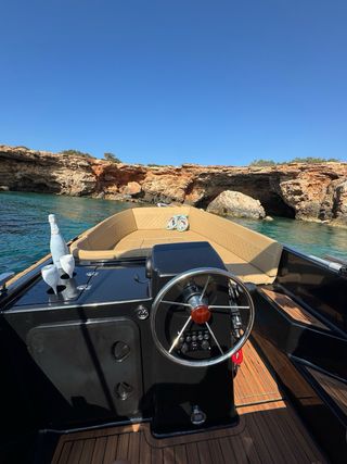 Alquiler barco sin licencia San Antonio Ibiza 
