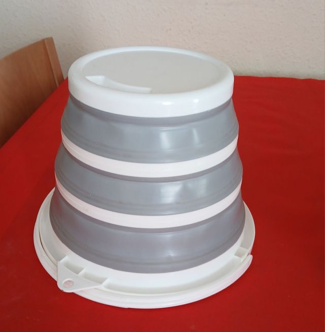 Cubo y berreñito Gris y Blanco