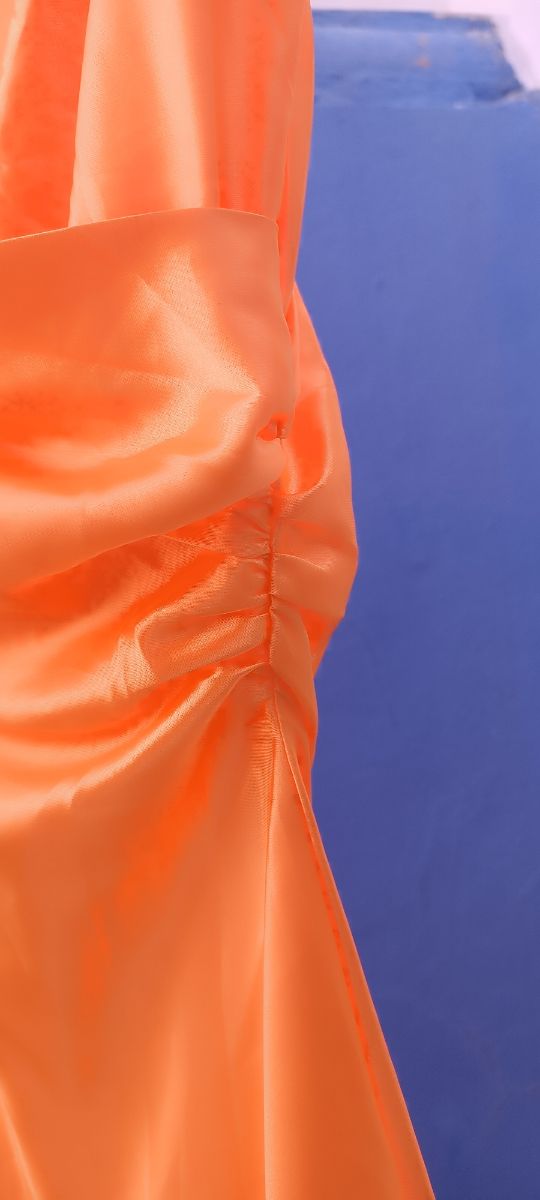 Vestido midi naranja satinado