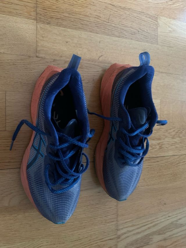 Zapatillas ASICS running azul-naranja