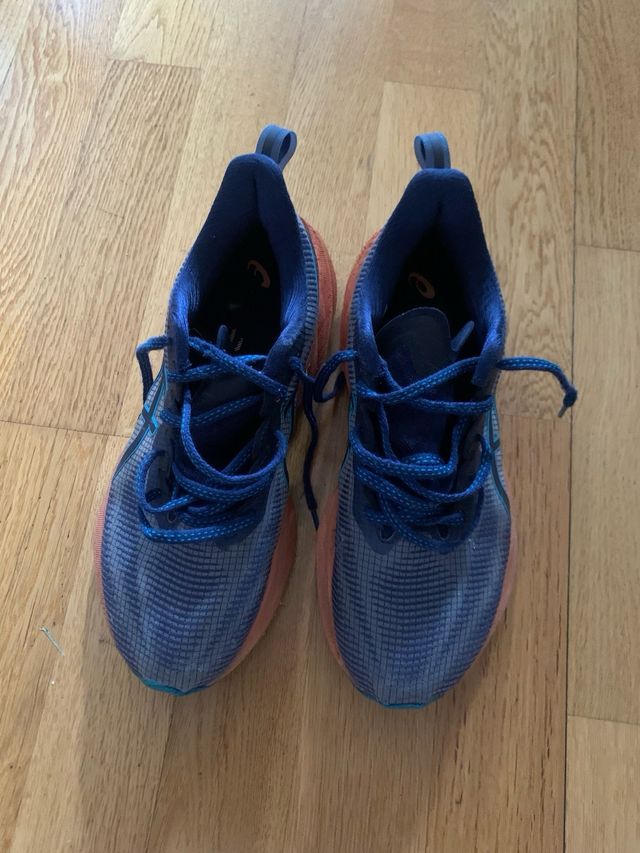 Zapatillas ASICS running azul-naranja