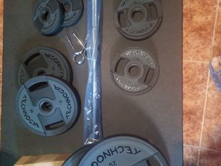 Kit pesas Technogym - 80 kilos y banco regulable 
