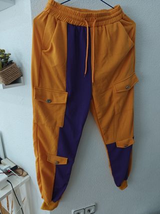 Pantalón chándal y top naranja-morado
