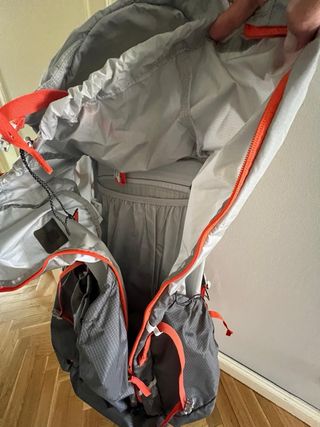 Mochila montaña gris-naranja para mujer
