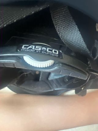 Casco hípica negro marca CASCO