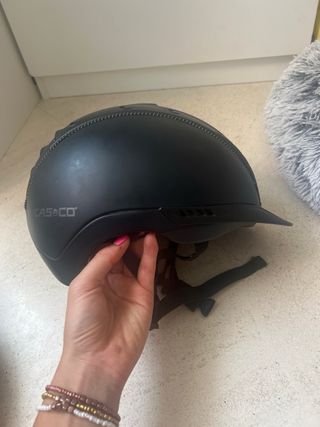 Casco hípica negro marca CASCO