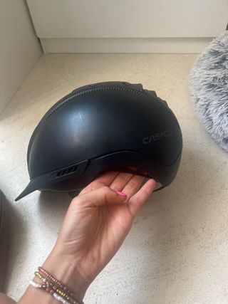Casco hípica negro marca CASCO