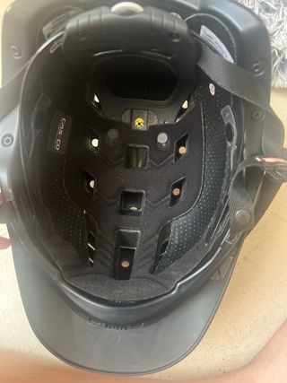 Casco hípica negro marca CASCO