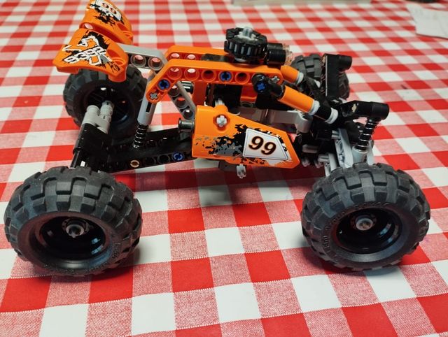 LEGO Technic Quad Bike e Bolide del Deserto
