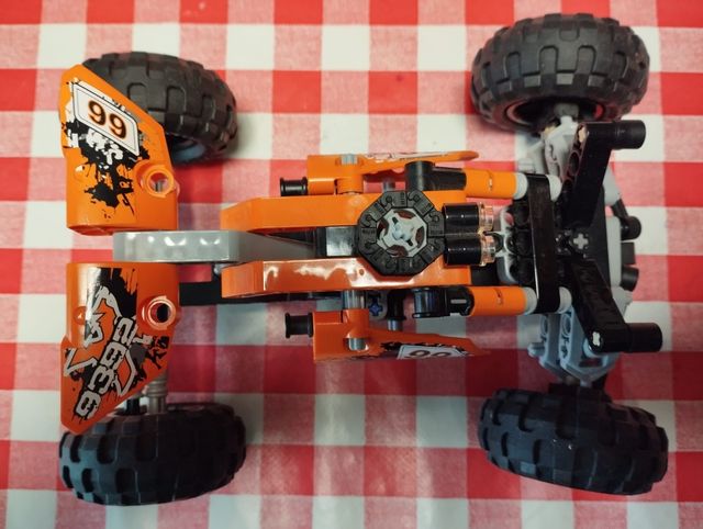 LEGO Technic Quad Bike e Bolide del Deserto