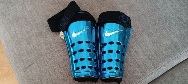 Espinilleras Nike Jr. Fútbol Brillantes,4-6 años