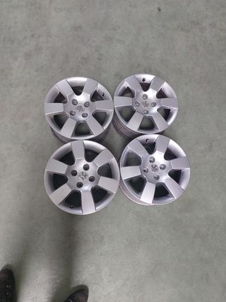 4 llantas Peugeot 5008 R 16" usadas