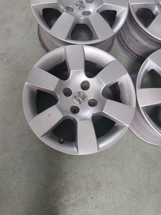 4 llantas Peugeot 5008 R 16" usadas