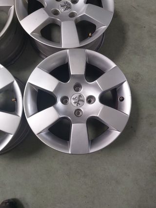 4 llantas Peugeot 5008 R 16" usadas