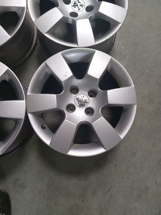 4 llantas Peugeot 5008 R 16" usadas