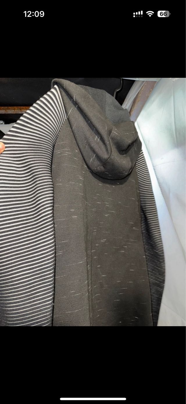 Sudadera Nike negra con capucha